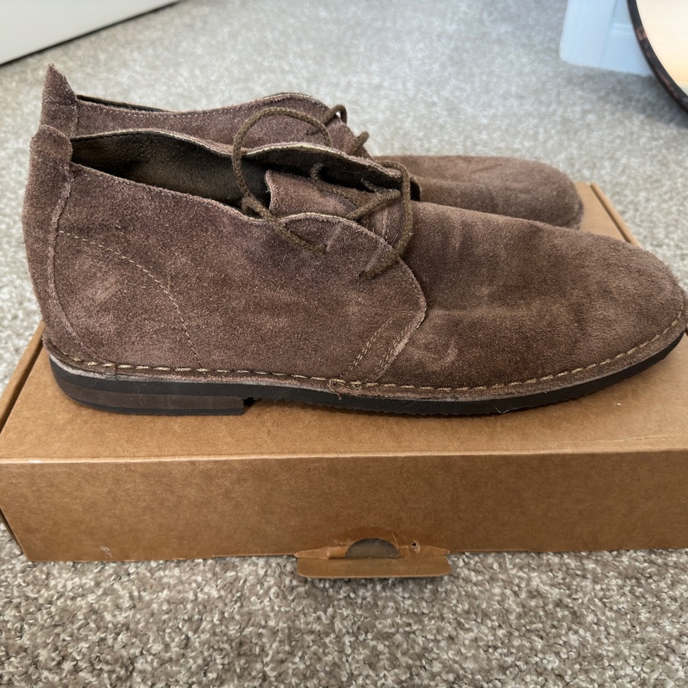 Men’s Mossimo size 13 brown suede chukka boots.